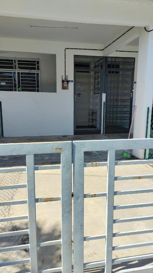 Dadide Guesthouse Alor Gajah Kültér fotó