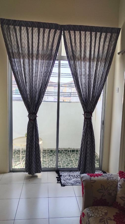 Dadide Guesthouse Alor Gajah Kültér fotó